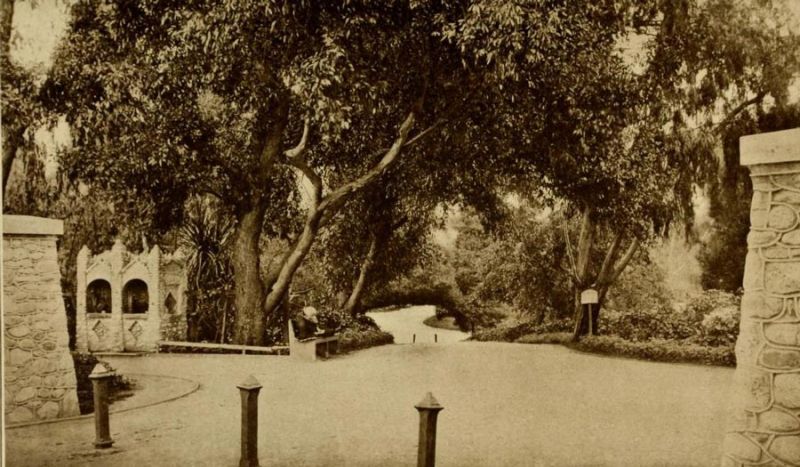 Entrance to Eastlake Park.