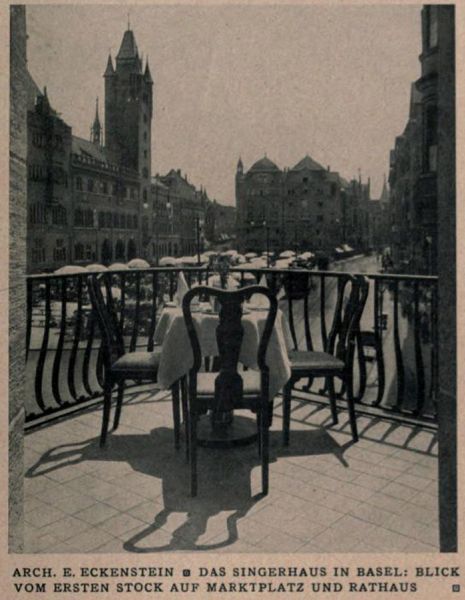 Basel – Das Singerhaus – Blick vom ersten Stock auf Marktplatz und Rathaus