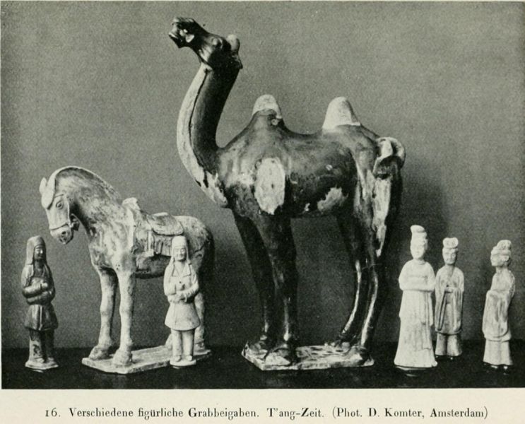 016. Verschiedene figürliche Grabbeigaben. Tang-Zeit. 