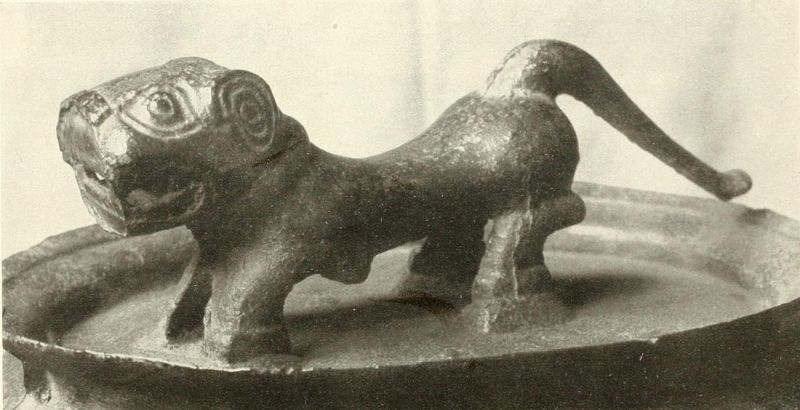 002. Bronze-Tiger, Knauf einer Bronzeglocke