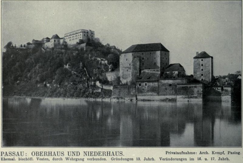 027 Passau, Oberhaus und Niederhaus. Ehemal. bischöfl. Vesten, durch Wehrgang verbunden. Gründungen 13. Jahrh. Veränderungen im 16. u. 17. Jahrh. 