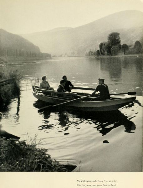 007 Der Fährmann rudert von Ufer zu Ufer