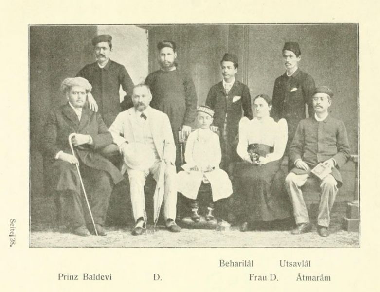 Indien 02 v. l. n. r. Prinz Baldevi, D. Beharilâl, Frau D., Utsavlâl, Atmarâm