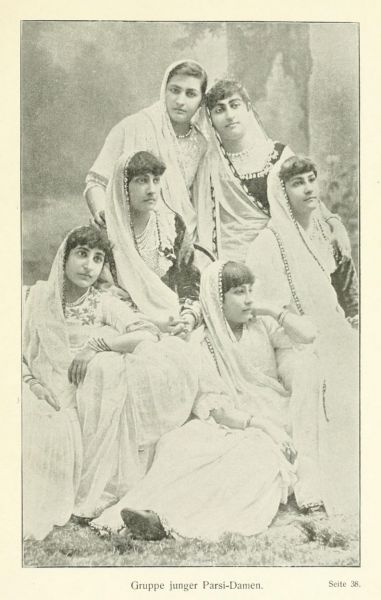 Indien 04 Gruppe junger Parsi-Damen
