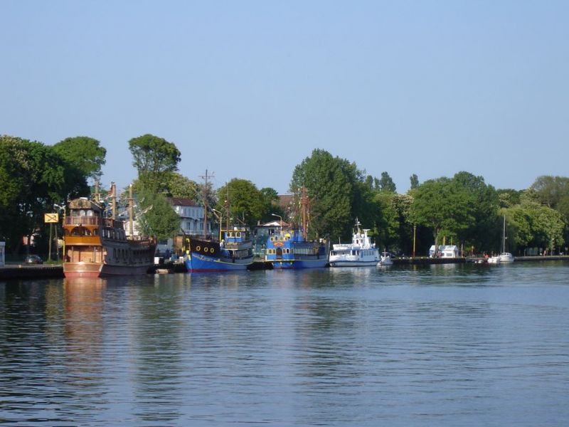 Dievenow, Hafen mit nostalgischen Ausflugsschiffen