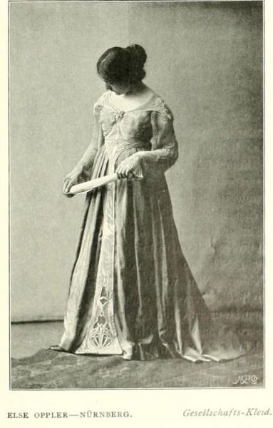 Gesellschafts-Kleid – Else Oppler – Nürnberg