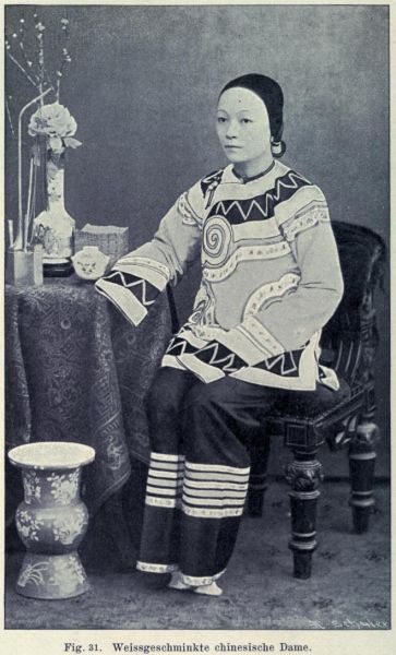 031. Weißgeschminkte chinesische Dame