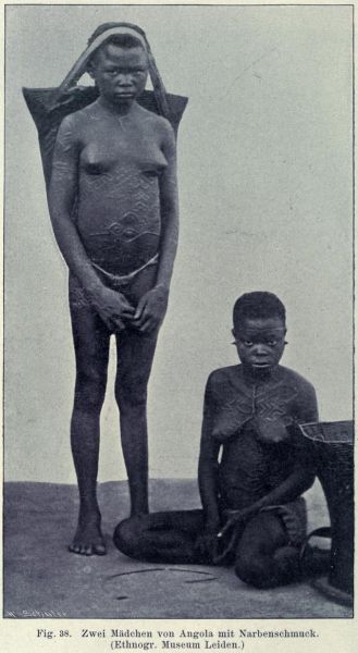 038. Zwei Mädchen von Angola mit Narbenschmuck