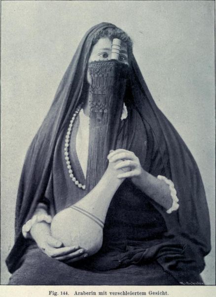 144. Araberin mit verschleiertem Gesicht