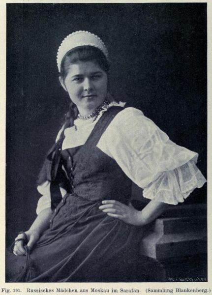 191. Russisches Mädchen aus Moskau im Sarafan