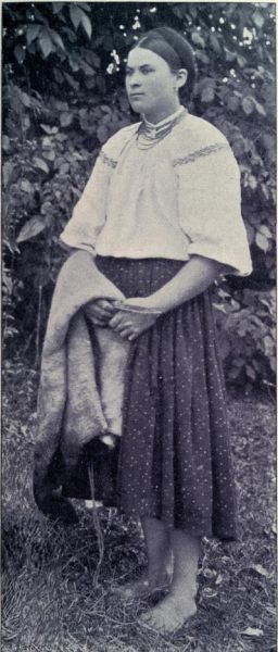 194. Großrussische Mädchen bei der Arbeit