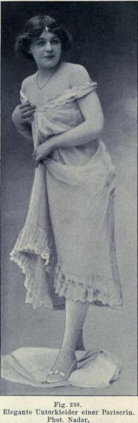 238. Elegante Unterkleider einer Pariserin