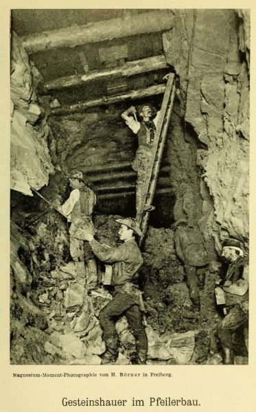 Bergbau, 007 Gesteinshauer im Pfeilerbau