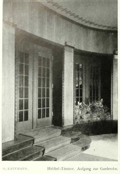 008 Architekt Oskar Kaufmann – Berlin. Hebbel-Theater. Aufgang zur Garderobe.