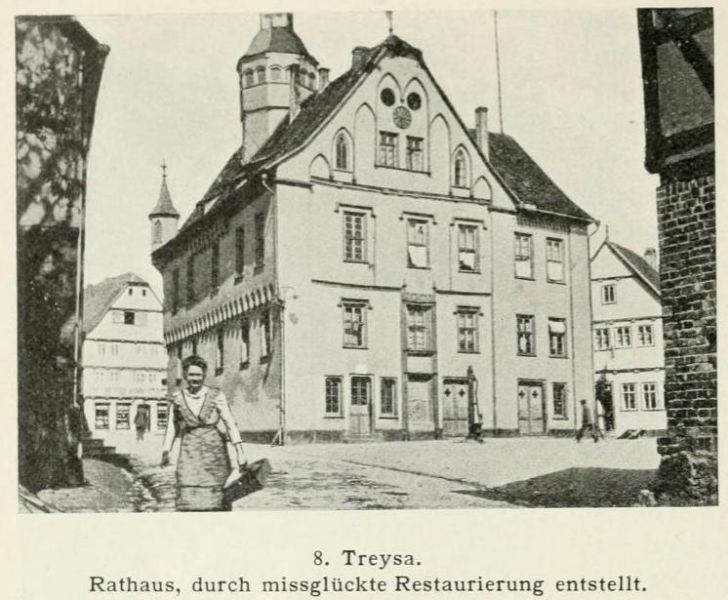 8. Treysa. Rathaus, durch missglückte Restaurierung entstellt.