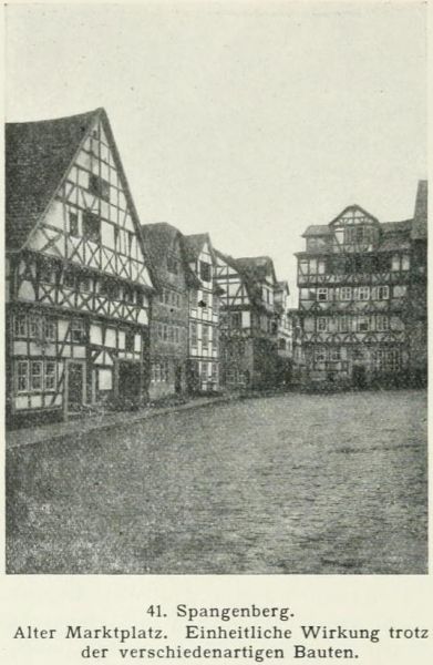 41. Spangenberg. Alter Marktplatz. Einheitliche Wirkung trotz der verschiedenartigen Bauten. 