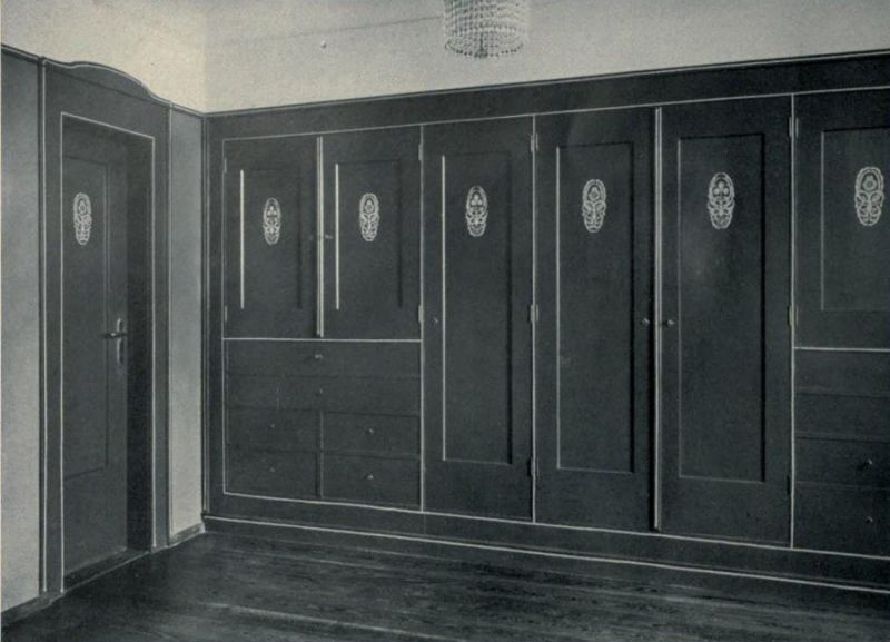 S.12 Richard Riemerschmid – Haus Schwalten bei Füssen – Wandschränke im Ankleideraum