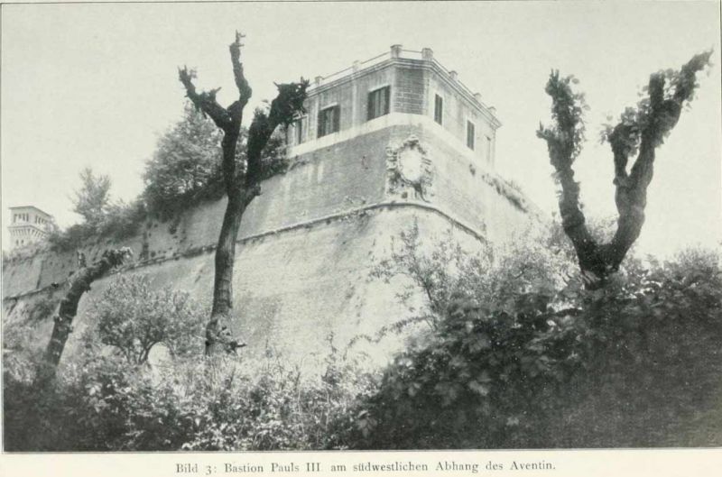 003 * Bild 3 Bastion Pauls III. am südwestlichen Abhänge des Aventin Die Bastion, welche den Namen Colonella trug, befindet sich jetzt im Besitze der Benediktiner von S. Anselmo. Das Gartenhaus auf der Bastion ist eine spätere Zutat. Das Marmorwappen Pauls III. wurde von einem florentinischen Bildhauer namens Lorenzo ausgeführt (s. Pastor, Geschichte der Päpste V 746). 