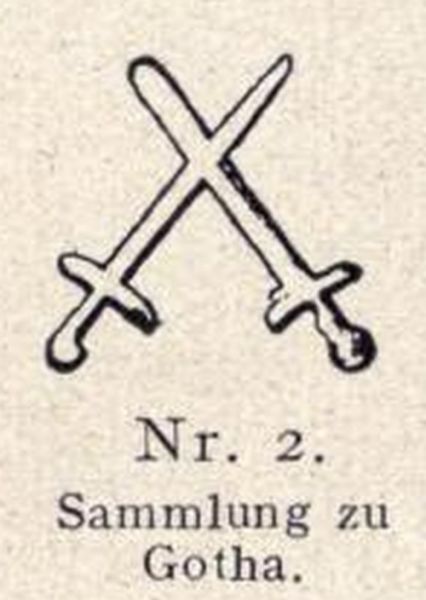 Nr. 2 Diese Kurschwerter wurden beim Böttgersteinzeug in die Bodenfläche eingeschnitten 
