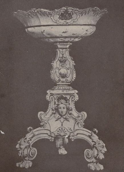 Tafel XI. Blumentisch, zum Sulkowskischen Service gehörig. Bunt bemalt