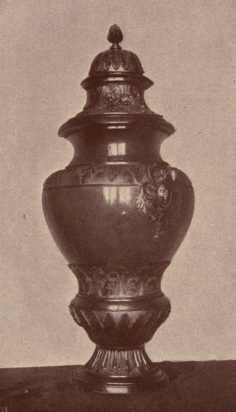 Tafel III. Deckelvase. Rotbraunes Böttgersteinzeug