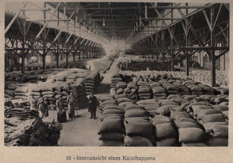 Hamburg 015 Innenansicht eines Kaischuppens