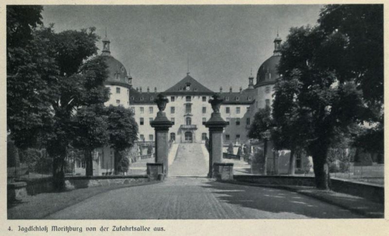 004 Moritzburg, Jagdschloss  von der Zufahrtsallee aus