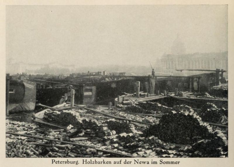 Russland 008. Petersburg, Holzbarken auf der Newa im Sommer