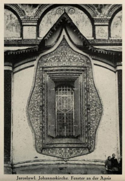 Russland 048. Jaroslawl, Johanneskirche, Fenster an der Apsis