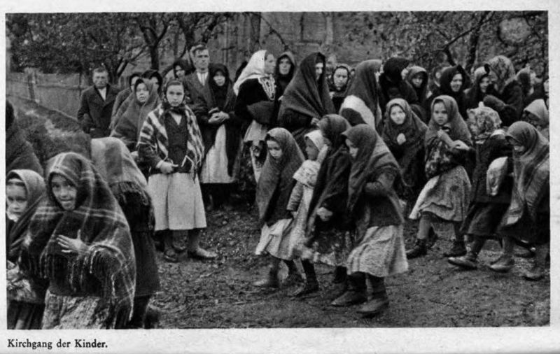 Russland, Kirchgang der Kinder, Kiew 1942