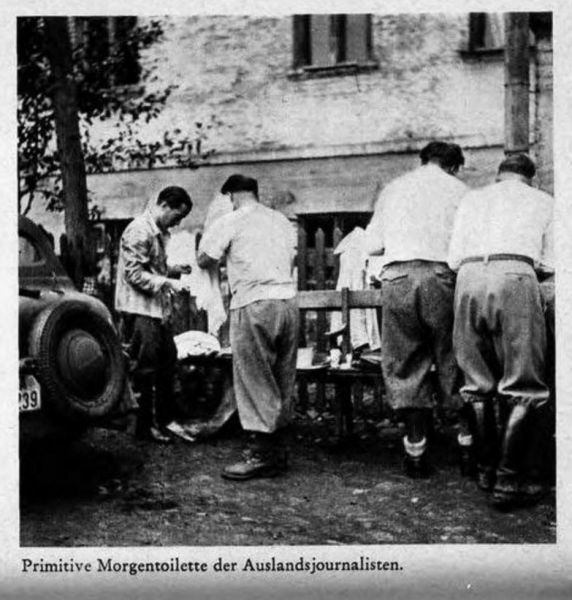 Russland, Primitive Morgentoilette der Auslandsjournalisten 1942