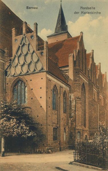 Bernau, Nordseite der Marienkirche