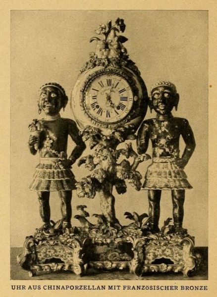 028 Uhr aus Chinaporzellan mit französischer Bronze