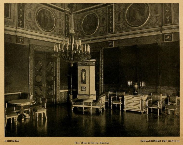 060 Königsbau. Schlafzimmer des Königin
