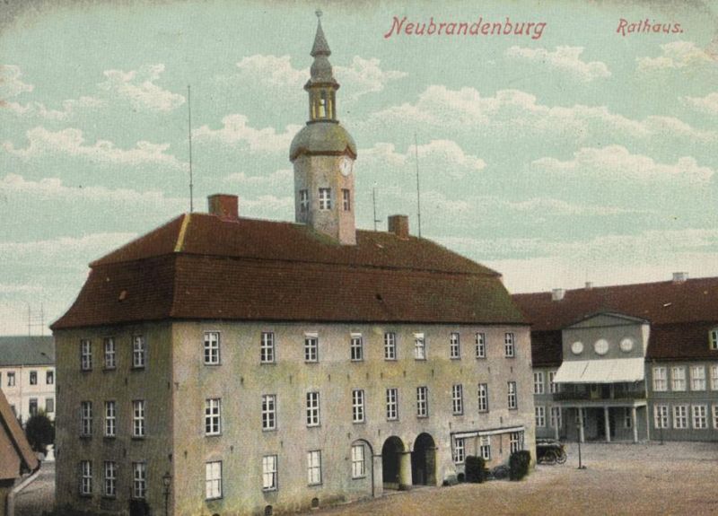 Neubrandenburg, Rathaus