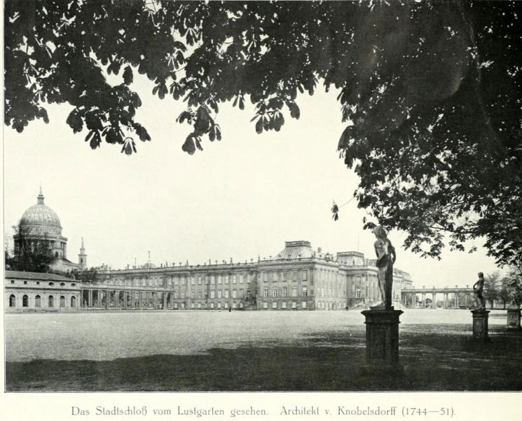006 Das Stadtschloss vom Lustgarten gesehen. Architekt v. Knobelsdorff (1744 — 1751). 