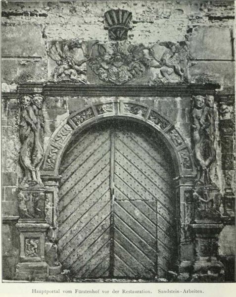 Wismar, Fürstenhof, Hauptportal