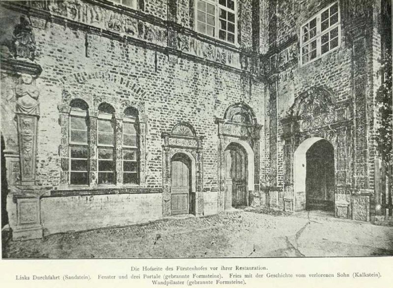 Wismar, Fürstenhof, Hofseite