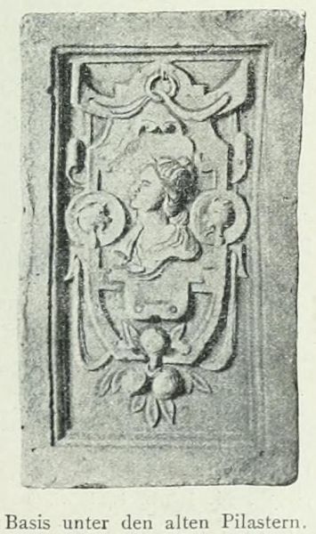 Wismar, Fürstenhof, Formstein als Basis aller Pilasten