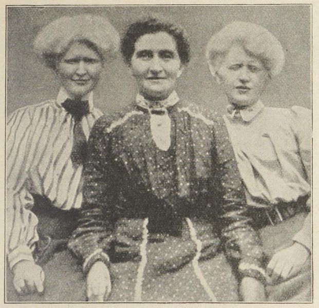 Albinos, Mutter miz zwei Albinotöchtern