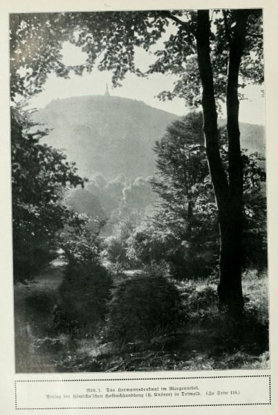 Das Hermannsdenkmal im Morgennebel