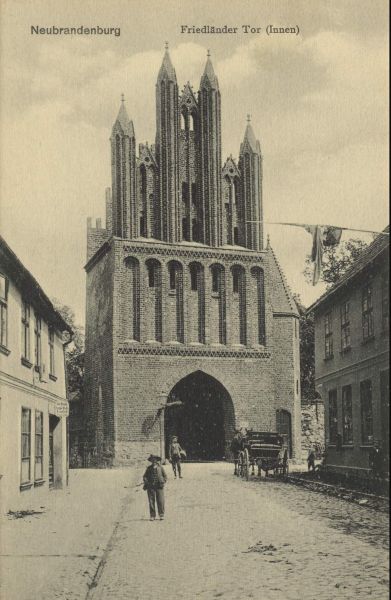 Neubrandenburg, Friedländer-Tor, innen
