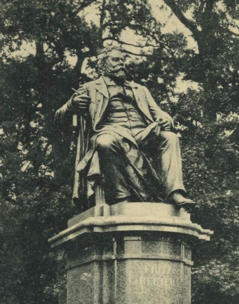 Neubrandenburg, Fritz-Reuter-Denkmal_