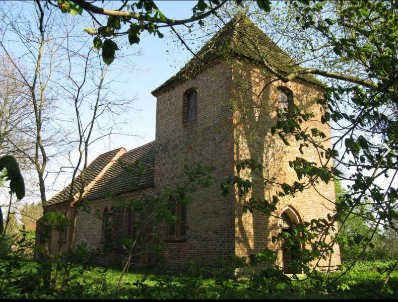 Holzendorf, Dorfkirche