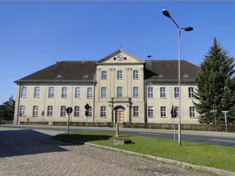 Mirow, Schulgebäude