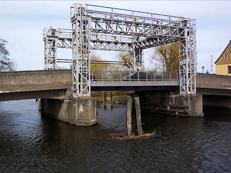 Schwaan, Hubbrücke über die Warnow von 1928 (inzwischen ersetzt)