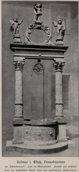 010 Kolmar im Elsaß, Venusbrunnen der Schneiderzunft. Jetzt im Museumshof. Zierlich und geistvoll. Eins der glücklichsten Werke unter den zweisäuligen Ziehbrunnen.