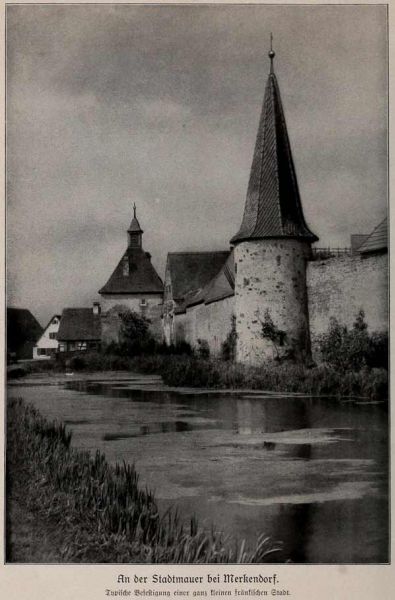 014 An der Stadtmauer bei Merkendorf. Typische Befestigung einer ganz kleinen Stadt.