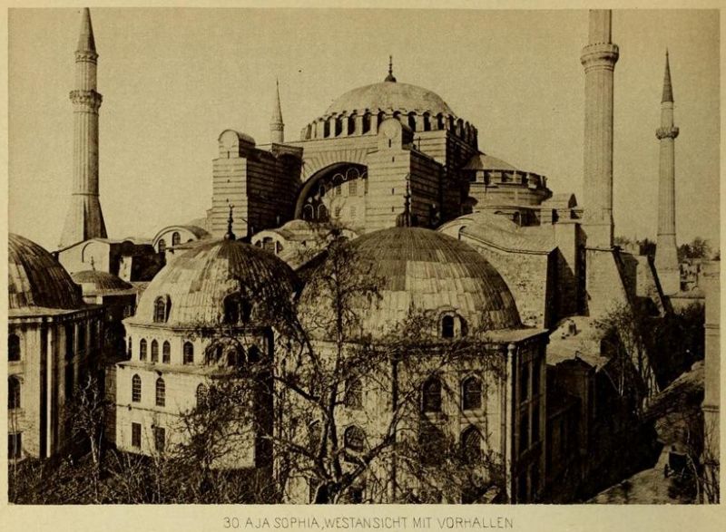 030. Aja Sophia, Westansicht mit Vorhallen