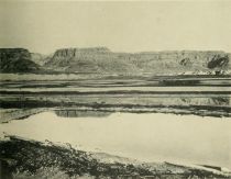 Tafel 11b Unten: Das Tote Meer bei Masada. Aufnahme von Larsson. 